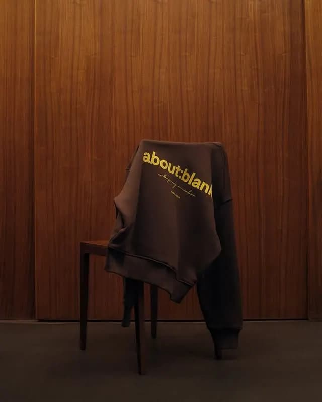 Пример фотографии: Sweatshirt on a Chair