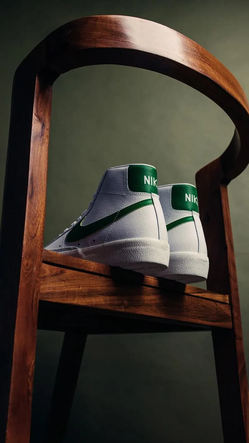 Пример фотографии: Sneakers on a Chair